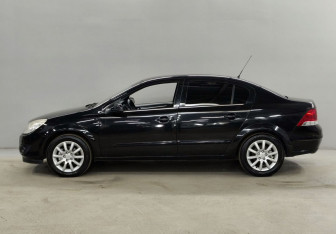 Подержанный автомобиль Opel Astra Sedan 2008 года (8 фото)