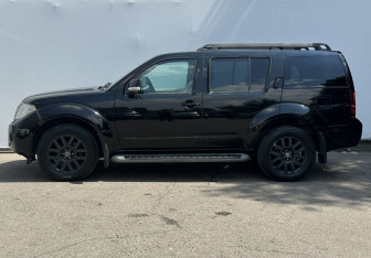 Подержанный автомобиль Nissan Pathfinder 2010 года (8 фото)