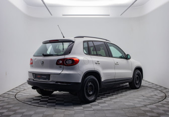 Подержанный автомобиль Volkswagen Tiguan 2010 года (5 фото)
