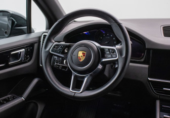Подержанный автомобиль Porsche Cayenne 2021 года (15 фото)