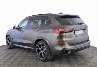 Подержанный автомобиль BMW X5 2021 года (7 фото)