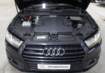 Подержанный автомобиль Audi Q7 2017 года (9 фото)