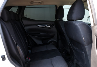 Подержанный автомобиль Nissan Qashqai 2014 года (12 фото)