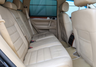 Подержанный автомобиль Volkswagen Touareg 2008 года (10 фото)