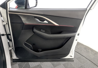 Подержанный автомобиль Omoda C5 2023 года (25 фото)