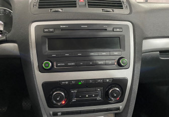 Подержанный автомобиль Skoda Octavia Liftback 2012 года (13 фото)