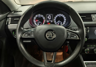 Подержанный автомобиль Skoda Octavia Liftback 2016 года (12 фото)