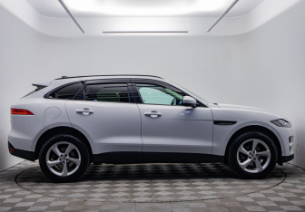 Подержанный автомобиль Jaguar F-Pace 2020 года (6 фото)