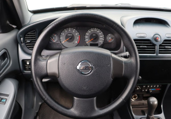 Подержанный автомобиль Nissan Almera Classic 2007 года (14 фото)