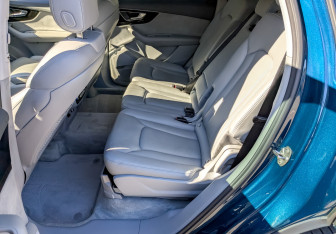 Подержанный автомобиль Audi Q7 2019 года (12 фото)