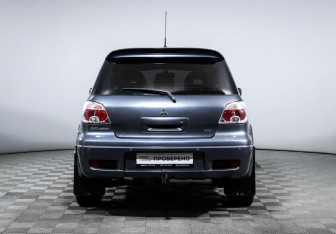 Подержанный автомобиль Mitsubishi Outlander 2007 года (6 фото)