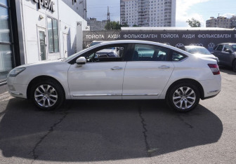 Подержанный автомобиль Citroen C5 Sedan 2011 года (8 фото)