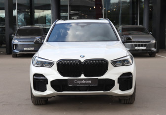 Подержанный автомобиль BMW X5 2022 года (2 фото)