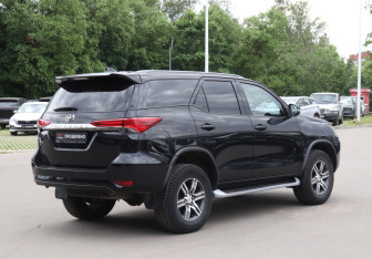 Подержанный автомобиль Toyota Fortuner 2021 года (5 фото)