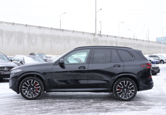 Подержанный автомобиль BMW X5 2025 года (8 фото)