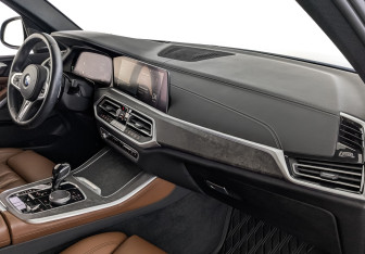 Подержанный автомобиль BMW X5 2021 года (13 фото)