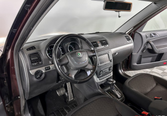 Подержанный автомобиль Skoda Yeti 2012 года (20 фото)