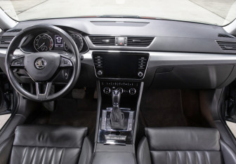 Подержанный автомобиль Skoda Superb Liftback 2019 года (14 фото)
