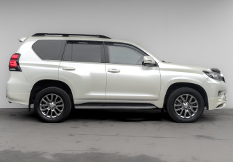 Подержанный автомобиль Toyota Land Cruiser Prado 2020 года (4 фото)