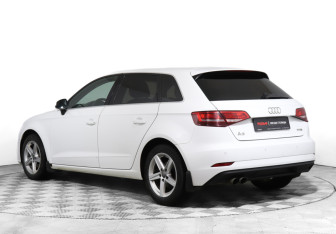 Подержанный автомобиль Audi A3 Hatchback 2016 года (7 фото)