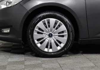 Подержанный автомобиль Ford Focus Hatchback 2019 года (8 фото)