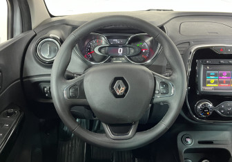 Подержанный автомобиль Renault Kaptur 2017 года (13 фото)