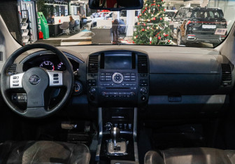 Подержанный автомобиль Nissan Pathfinder 2010 года (9 фото)
