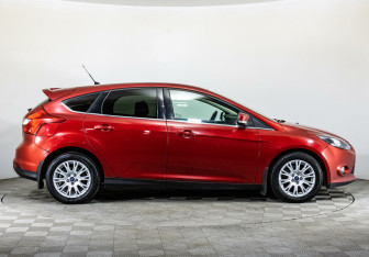 Подержанный автомобиль Ford Focus Hatchback 2014 года (4 фото)