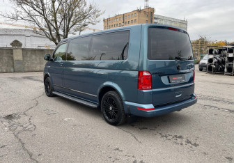 Подержанный автомобиль Volkswagen Caravelle 2017 года (7 фото)