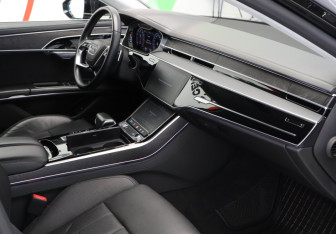 Подержанный автомобиль Audi A8 2019 года (25 фото)