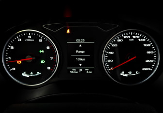 Подержанный автомобиль Москвич 3 2023 года (13 фото)