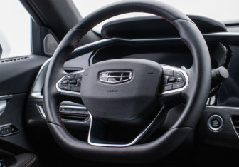 Подержанный автомобиль Geely Tugella 2024 года (15 фото)