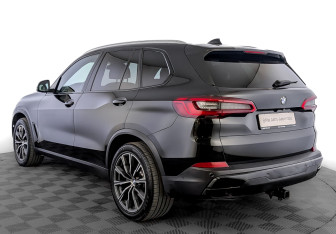 Подержанный автомобиль BMW X5 2019 года (7 фото)