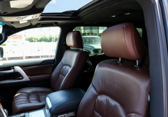 Подержанный автомобиль Toyota Land Cruiser Suv 2019 года (21 фото)
