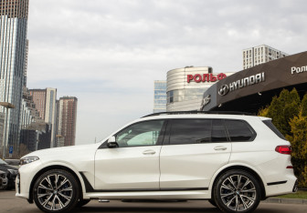 Подержанный автомобиль BMW X7 2020 года (6 фото)