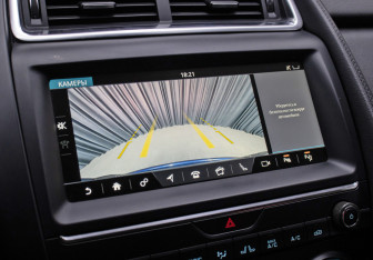 Подержанный автомобиль Jaguar E-Pace 2018 года (20 фото)