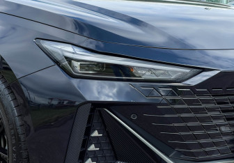 Подержанный автомобиль Changan UNI-V 2023 года (20 фото)