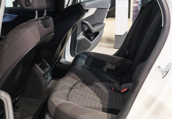Подержанный автомобиль Audi A4 Sedan 2016 года (8 фото)