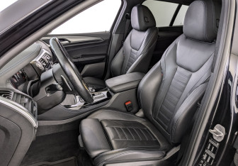 Подержанный автомобиль BMW X4 2021 года (20 фото)