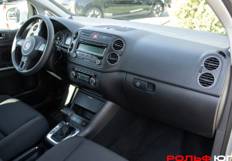 Подержанный автомобиль Volkswagen Golf Plus 2010 года (7 фото)