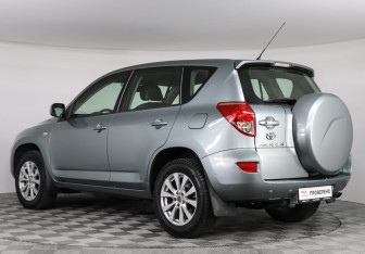 Подержанный автомобиль Toyota RAV4 2006 года (4 фото)