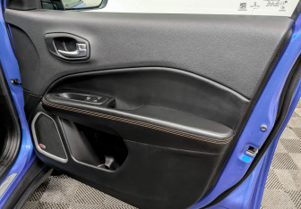 Подержанный автомобиль Jeep Compass 2018 года (24 фото)