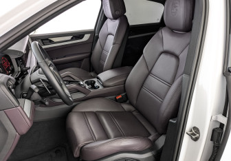 Подержанный автомобиль Porsche Cayenne 2024 года (20 фото)