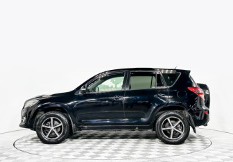 Подержанный автомобиль Toyota RAV4 2011 года (6 фото)