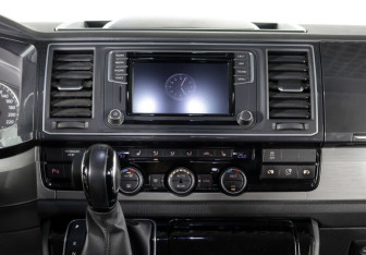 Подержанный автомобиль Volkswagen Multivan 2019 года (11 фото)