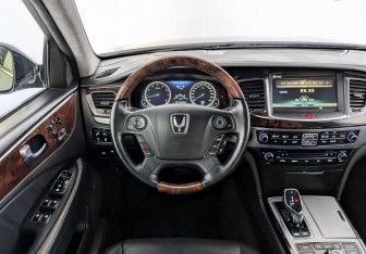 Подержанный автомобиль Hyundai Equus 2015 года (22 фото)