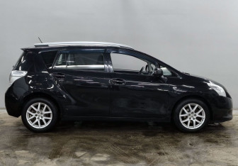 Подержанный автомобиль Toyota Verso 2012 года (4 фото)