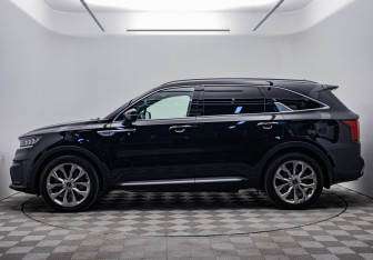 Подержанный автомобиль Kia Sorento 2022 года (2 фото)