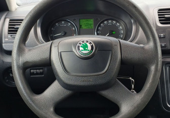 Подержанный автомобиль Skoda Fabia Hatchback 2012 года (12 фото)