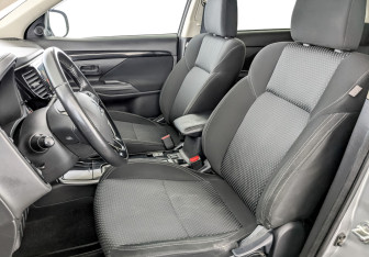 Подержанный автомобиль Mitsubishi Outlander 2019 года (20 фото)